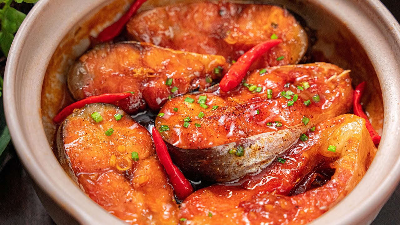 Cách Kho Cá Ngon Thấm Vị Đậm Đà Không Bị Nát Với Nồi Sứ INOCOOK Thành phẩm món cá kho ngon không bị nát trên nồi sứ chín đều gia vị